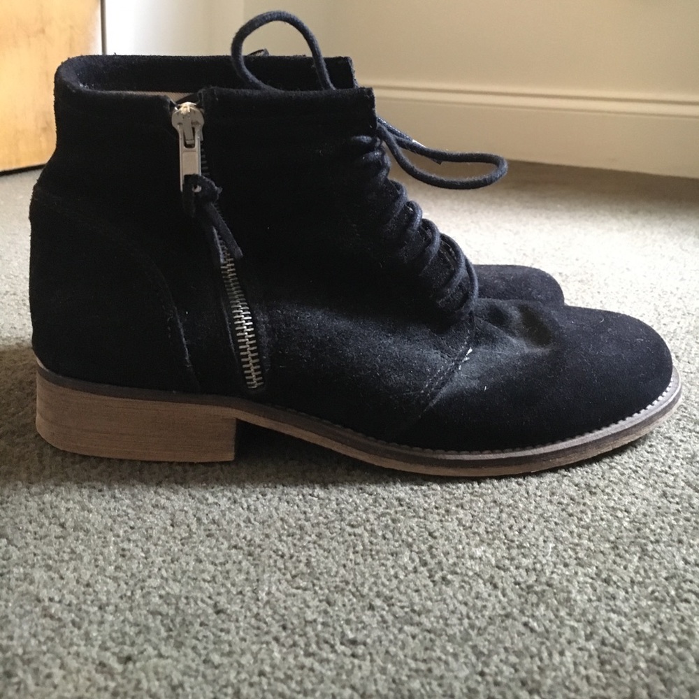 Suede black Steve Madden booties